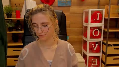 Snapshot of moon13152 chatting on February 24, 4:58 pm Katrin online show from February 24, 4:58 pm