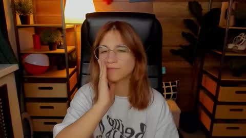 Snapshot of moon13152 chatting on September 10, 4:52 pm Katrin online show from September 10, 4:52 pm