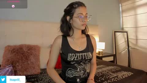Snapshot of moon__april chatting on September 23, 8:48 pm Elizabeth  online show from September 23, 8:48 pm