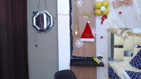 moon_and_fire_ online show from December 5, 5:06 am