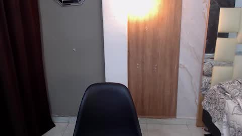 moon_and_fire_ online show from February 20, 4:45 am