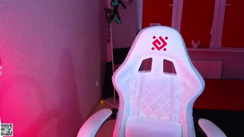 Lola online show from November 13, 4:09 pm