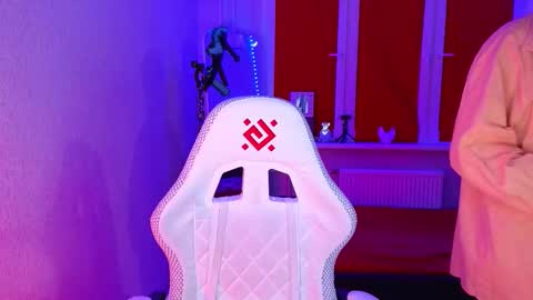 Lola online show from November 14, 4:20 pm