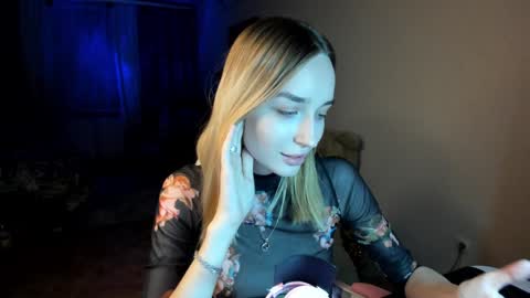 Moon online show from December 4, 9:51 pm