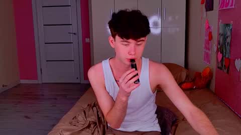 moon_gloww online show from March 22, 3:16 pm