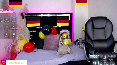 Snapshot of moon_water__ chatting on September 25, 11:50 am Moon Water online show from September 25, 11:50 am