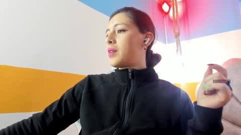 Snapshot of moon_winy chatting on October 15, 11:44 am Winy online show from October 15, 11:44 am