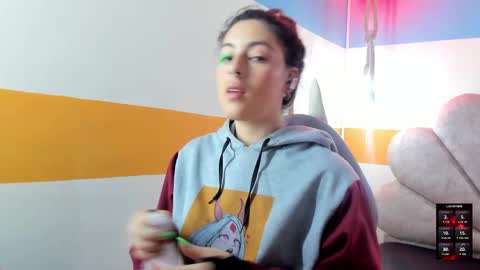 Snapshot of moon_winy chatting on October 6, 12:23 pm Winy online show from October 6, 12:23 pm