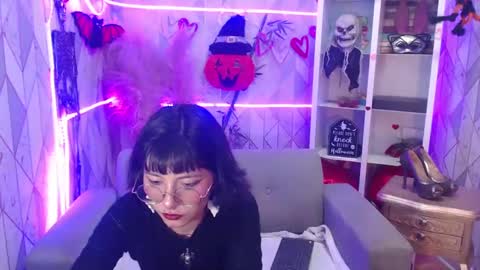 Charlotte online show from October 22, 8:32 pm