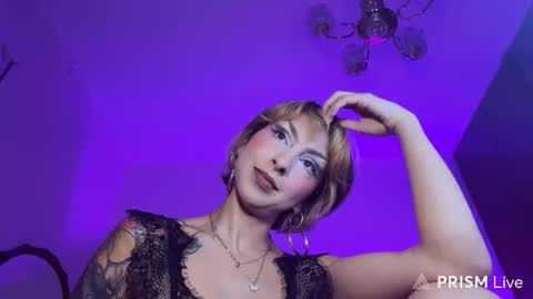 Snapshot of mooncinna chatting on October 3, 7:55 pm Cinna online show from October 3, 7:55 pm