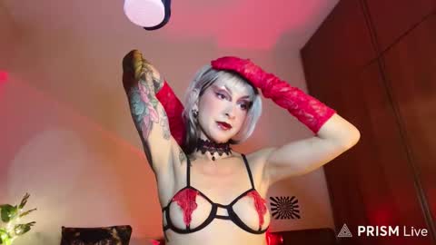 Snapshot of mooncinna chatting on September 24, 9:32 pm Cinna online show from September 24, 9:32 pm