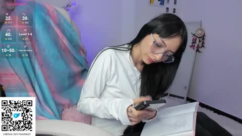 Snapshot of moonlady_ chatting on September 24, 4:41 am MOON  online show from September 24, 4:41 am