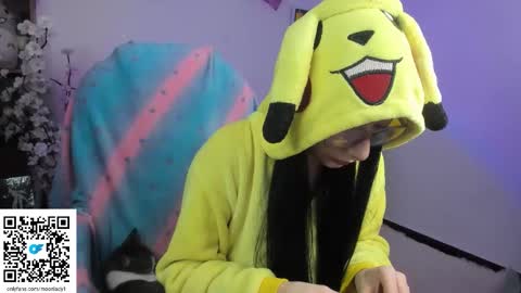 Snapshot of moonlady_ chatting on September 15, 12:12 am MOON  online show from September 15, 12:12 am