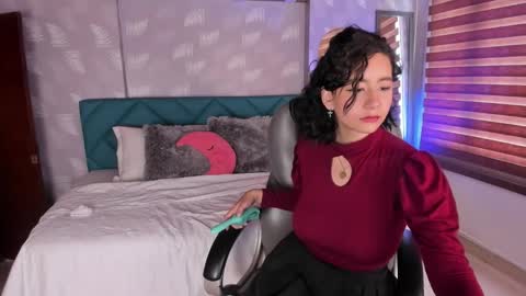 Michelle online show from October 19, 2:33 pm