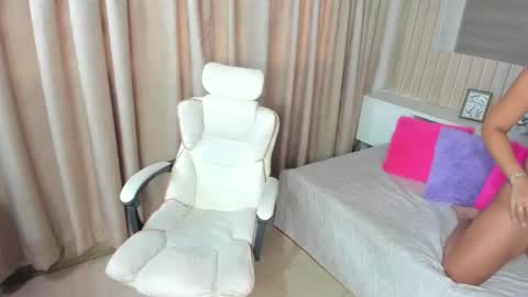 Morene  online show from April 19, 8:00 pm