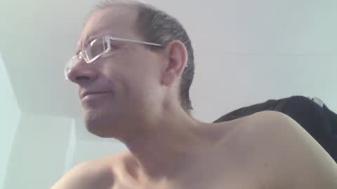 Snapshot of moviem1978 chatting on February 26, 11:32 am Frederik online show from February 26, 11:32 am