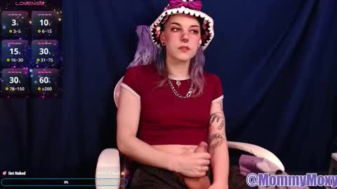 Snapshot of moxynverve chatting on February 16, 6:43 pm Moxy online show from February 16, 6:43 pm