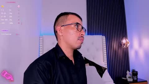 Snapshot of mr_aronnn chatting on March 11, 10:51 am Aaron. online show from March 11, 10:51 am
