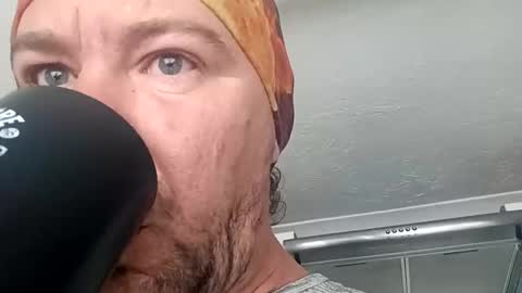 mr_i_ online show from September 12, 8:05 am