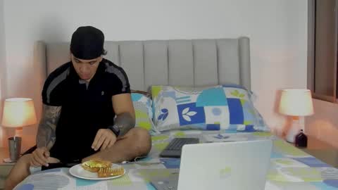 mr_maximo online show from March 10, 4:06 am