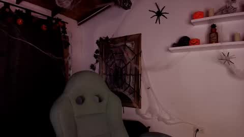 Snapshot of mr_mikee_ chatting on October 20, 3:11 am MIKEE online show from October 20, 3:11 am