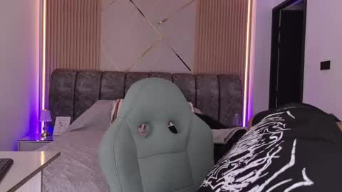 MIKEE online show from May 6, 3:23 am