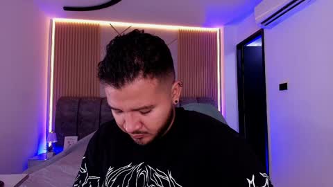 MIKEE online show from April 21, 3:02 am