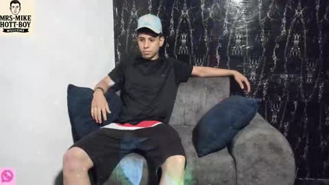 mr_mikehott_8 online show from December 16, 3:57 am