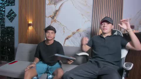 mr_mois online show from April 3, 7:04 am