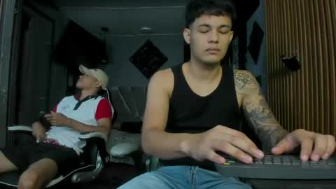 mr_mois online show from June 3, 6:16 am