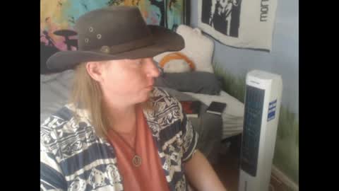 mr_strawberry online show from April 24, 6:32 pm