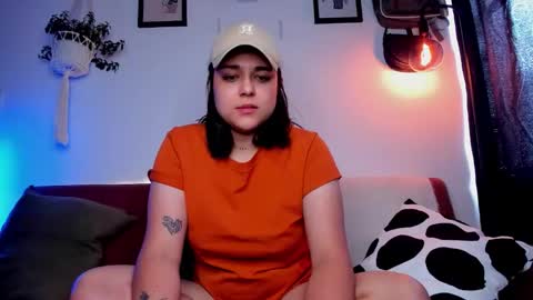 Laura online show from December 1, 6:17 pm