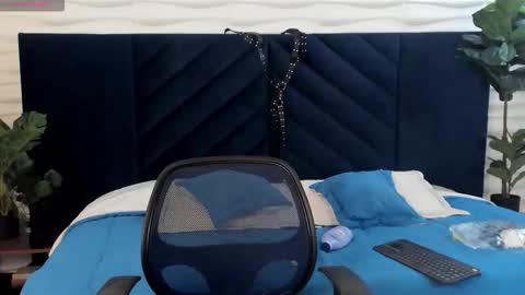 mrjustin_ online show from December 5, 9:45 pm