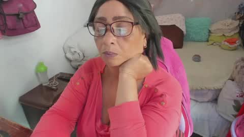 mrs_mommy online show from March 31, 9:15 pm