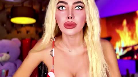 Miss Bella MIXED BRITISH DUTCH BLACK AMERICAN online show from February 20, 11:21 pm