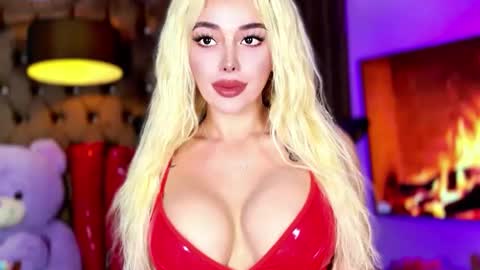 Miss Bella MIXED BRITISH DUTCH BLACK AMERICAN online show from February 20, 5:09 pm