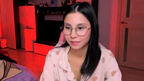Snapshot of ms_emily_ chatting on October 20, 6:18 am ms_emily_ online show from October 20, 6:18 am