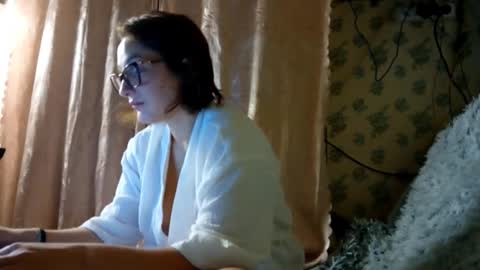 muchoiliness online show from December 16, 9:43 pm