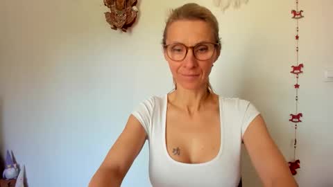 LOVELY JULIA  Peter DAY online show from March 23, 9:03 am