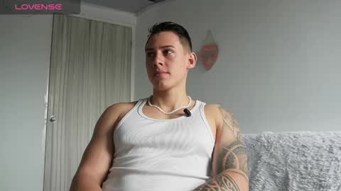 muscle_king_cum online show from May 19, 2:35 pm