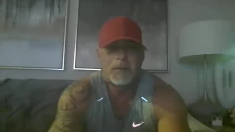 Snapshot of muscleddaddy chatting on December 10, 1:32 am Muscleddaddy online show from December 10, 1:32 am