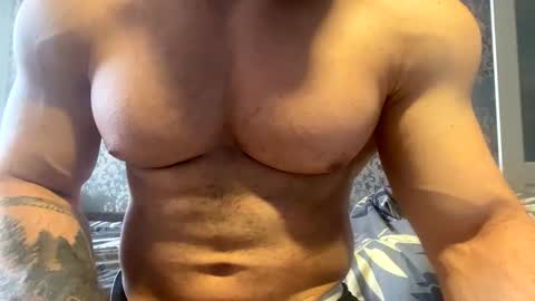 Snapshot of muscularjuggler chatting on September 18, 2:15 am muscularjuggler online show from September 18, 2:15 am