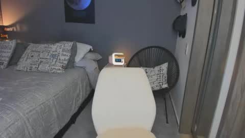 VALENTINA Luna  online show from April 14, 5:11 am