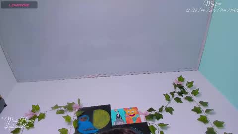 Sara IG   online show from October 1, 9:30 am