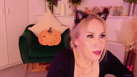 Mya-be Yours P online show from October 27, 7:58 pm