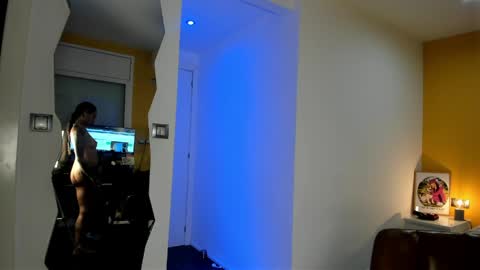 Lola online show from April 5, 6:27 pm