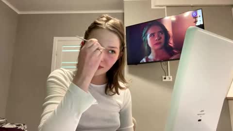 Amlie online show from November 8, 5:16 pm