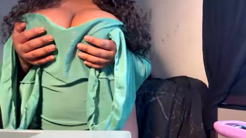 mygoldenaerols online show from April 19, 9:39 pm