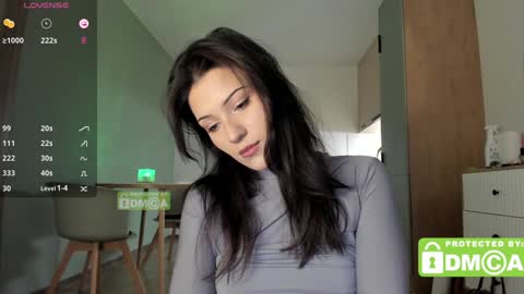Snapshot of mymelisa chatting on December 5, 9:44 am hey its Mel online show from December 5, 9:44 am