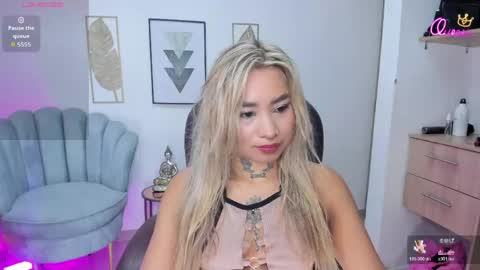 mystic_nova_ online show from May 21, 11:39 am